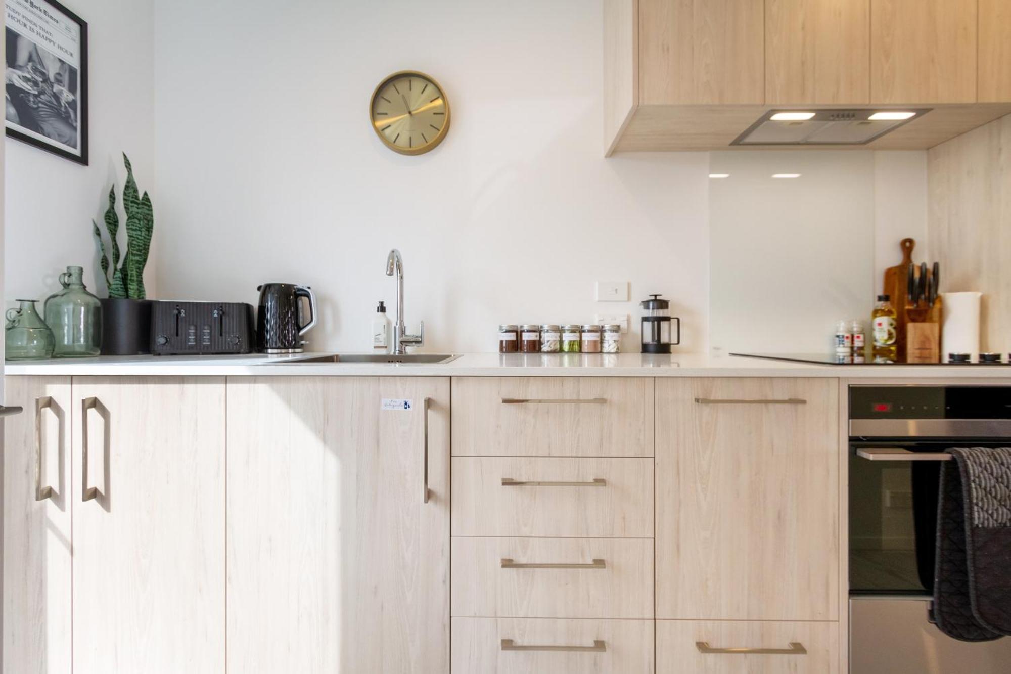 Prime Locale: Studio With Balcony Christchurch Buitenkant foto
