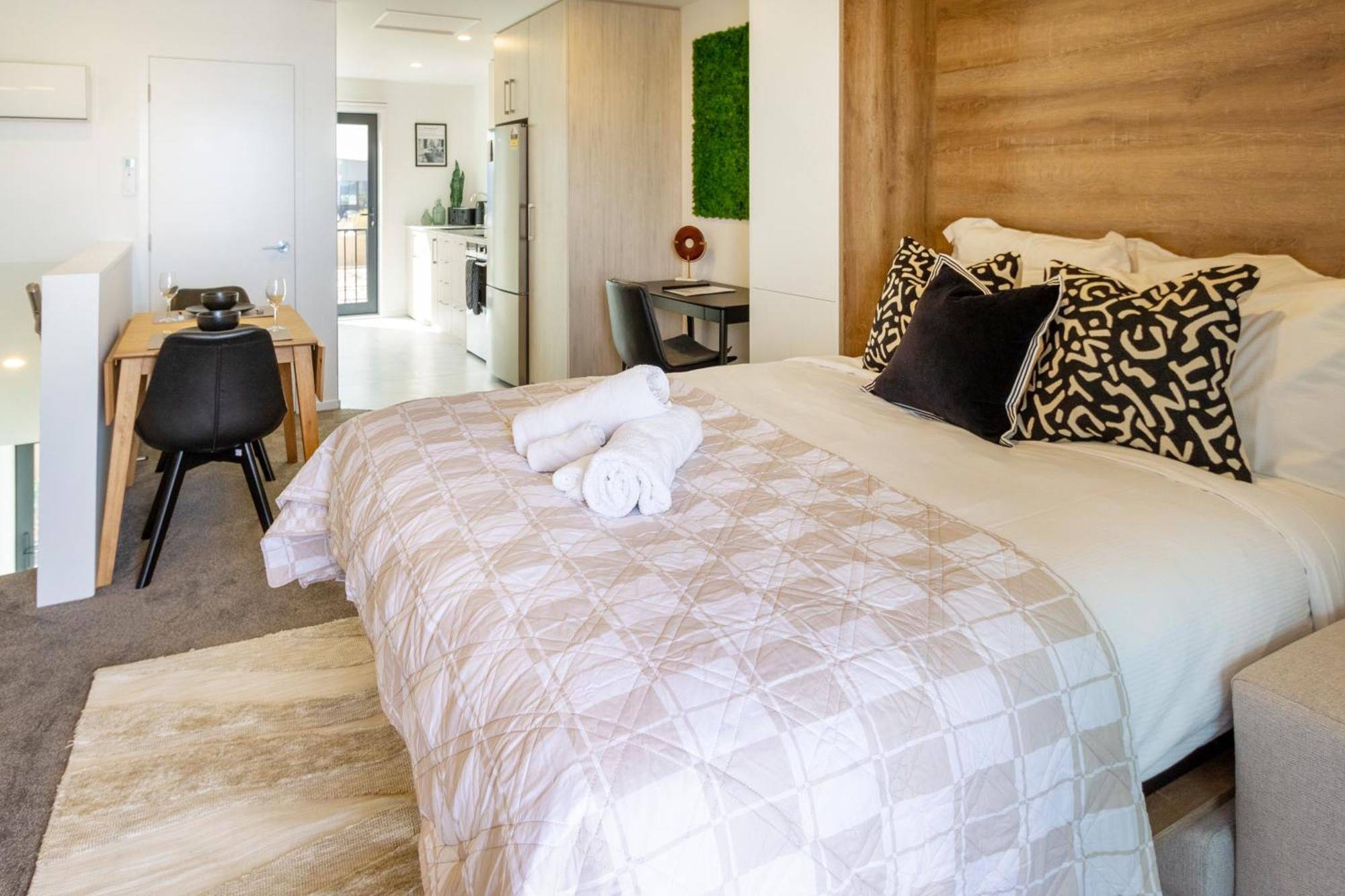 Prime Locale: Studio With Balcony Christchurch Buitenkant foto